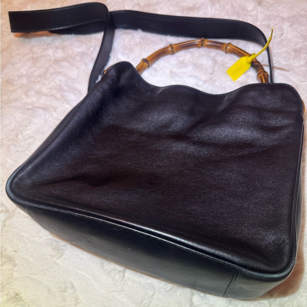 Gucci vintage black shoulder bag with bamboo handle and removable shoulder strap